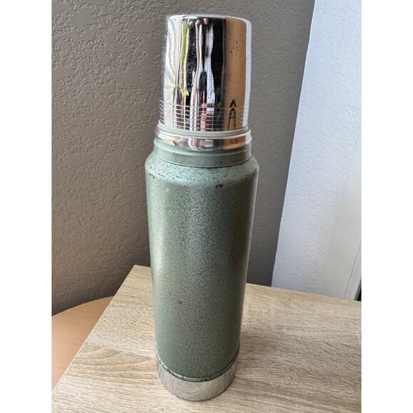 Vintage Aladdin Stanley Thermos - Model A-944C - 1 Quart - Picture 10 of 11